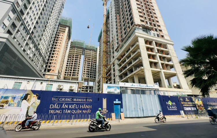 Thủ tướng yêu cầu các bộ, ngành hợp lực gỡ khó thị trường bất động sản