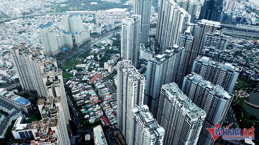 From now until the end of the year, what will the selling price of apartments in Ho Chi Minh City and surrounding areas be?